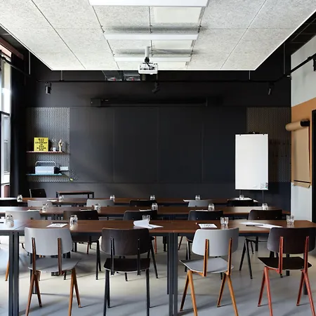 Hotel The Social Hub Extended 4*