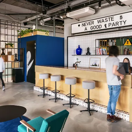 Hotel The Social Hub Extended 4*