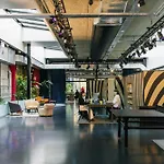 The Social Hub Extended 4*