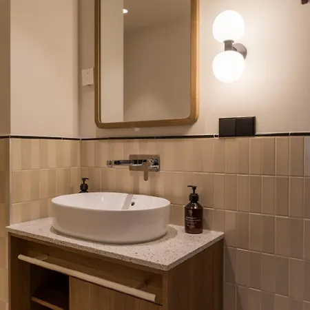 The Social Hub 4*