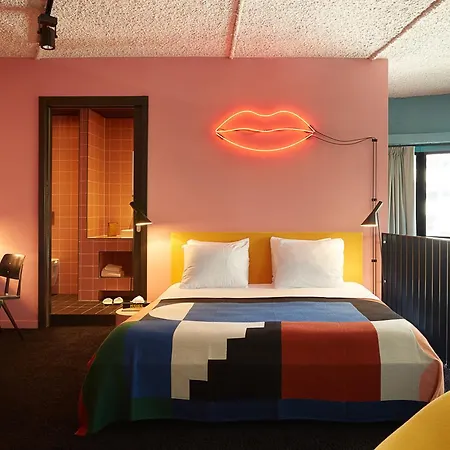 Hotel The Social Hub Extended 4*